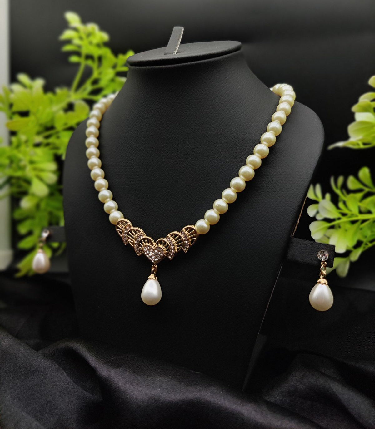 Necklace Set with Drop Earrings